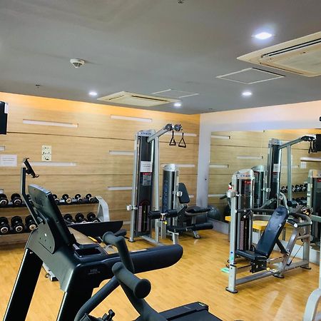 Two Palm Tree Villas Condominium - Studio 8Th Fl With Balcony - Across Terminal 3 Airport Pasay Esterno foto