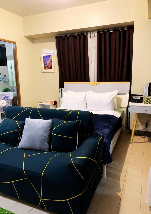 Two Palm Tree Villas Condominium - Studio 8Th Fl With Balcony - Across Terminal 3 Airport Pasay Esterno foto