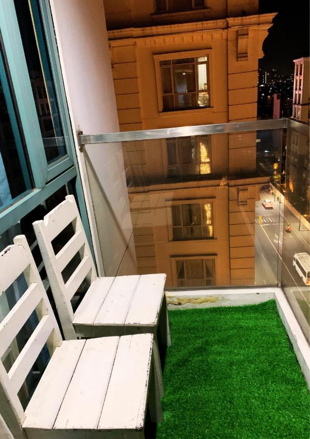 Two Palm Tree Villas Condominium - Studio 8Th Fl With Balcony - Across Terminal 3 Airport Pasay Esterno foto