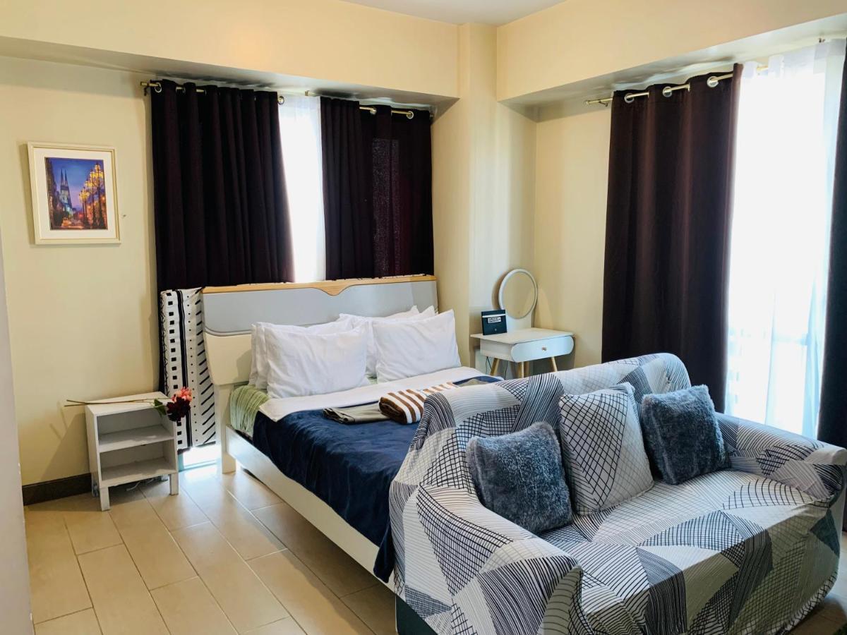 Two Palm Tree Villas Condominium - Studio 8Th Fl With Balcony - Across Terminal 3 Airport Pasay Esterno foto