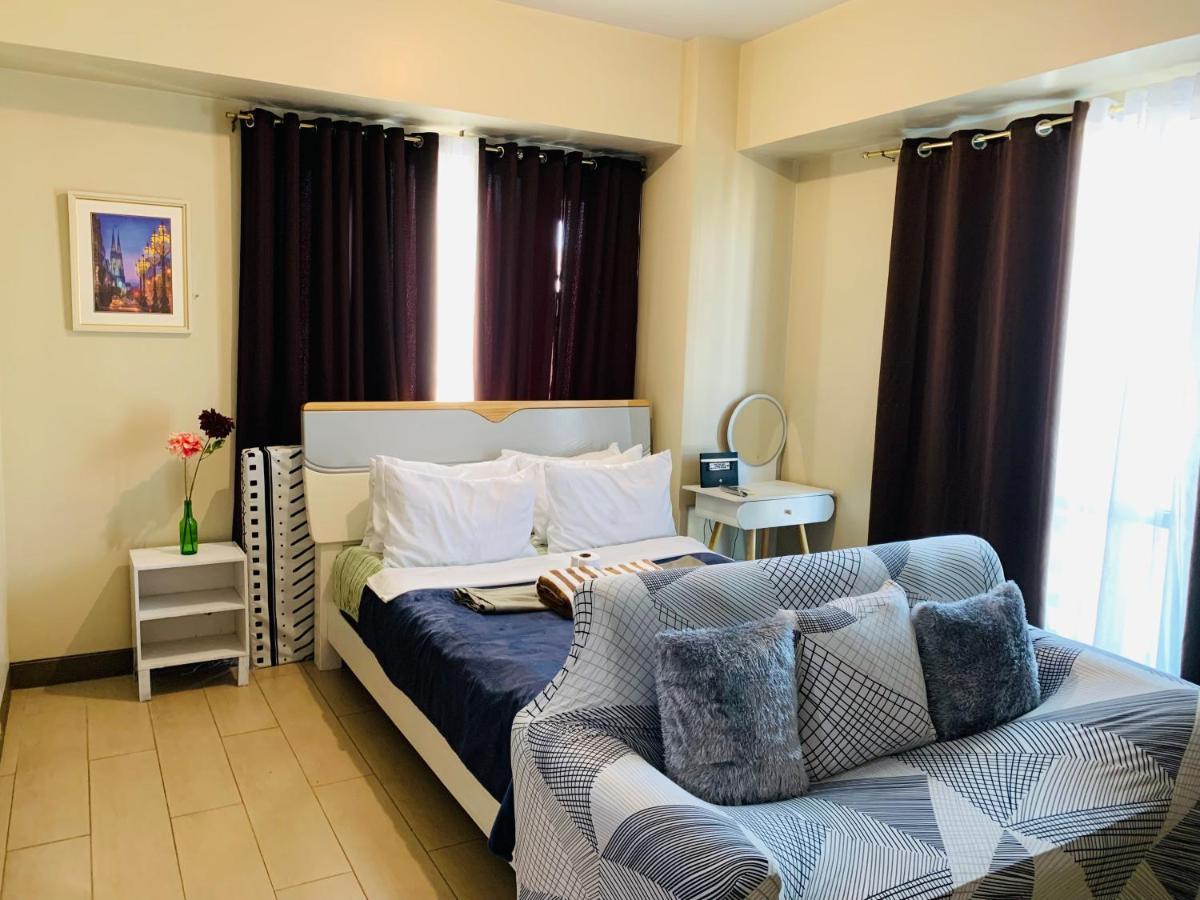 Two Palm Tree Villas Condominium - Studio 8Th Fl With Balcony - Across Terminal 3 Airport Pasay Esterno foto