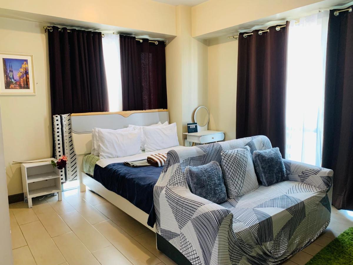 Two Palm Tree Villas Condominium - Studio 8Th Fl With Balcony - Across Terminal 3 Airport Pasay Esterno foto