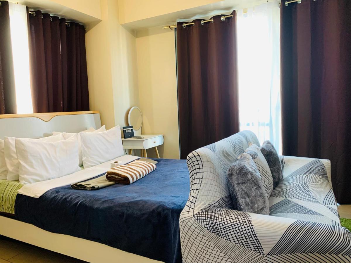 Two Palm Tree Villas Condominium - Studio 8Th Fl With Balcony - Across Terminal 3 Airport Pasay Esterno foto