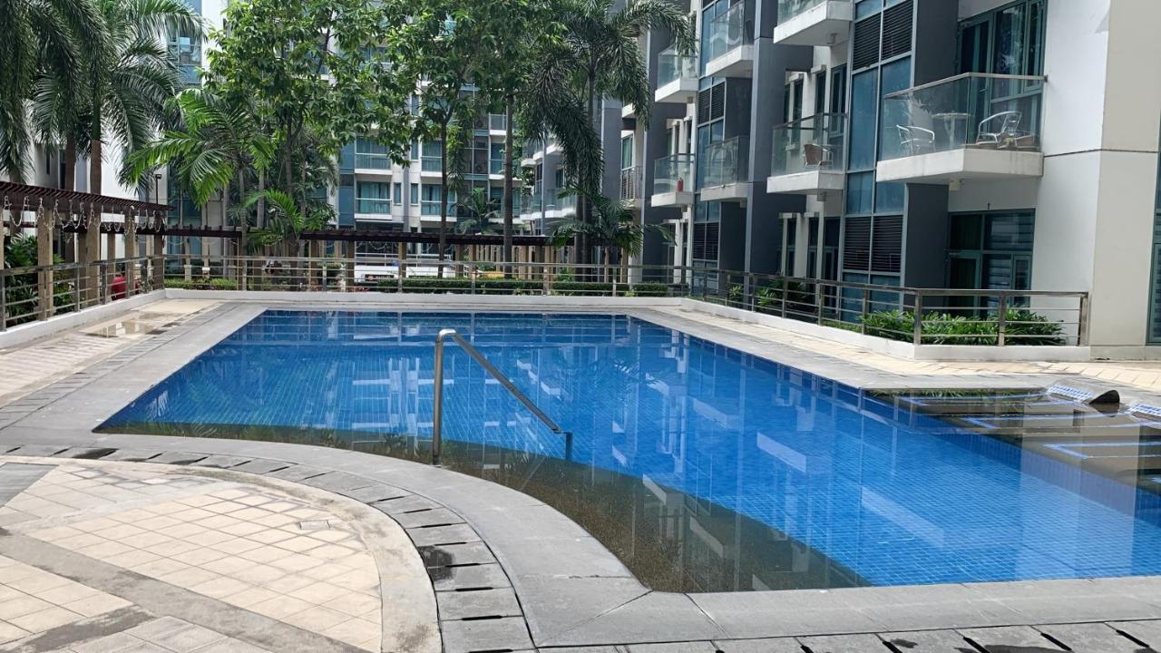 Two Palm Tree Villas Condominium - Studio 8Th Fl With Balcony - Across Terminal 3 Airport Pasay Esterno foto