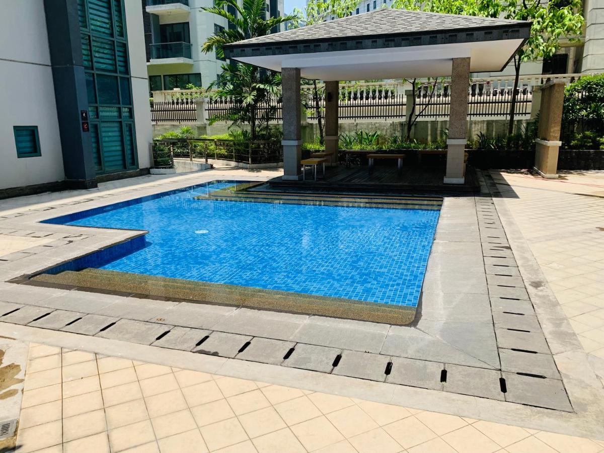 Two Palm Tree Villas Condominium - Studio 8Th Fl With Balcony - Across Terminal 3 Airport Pasay Esterno foto