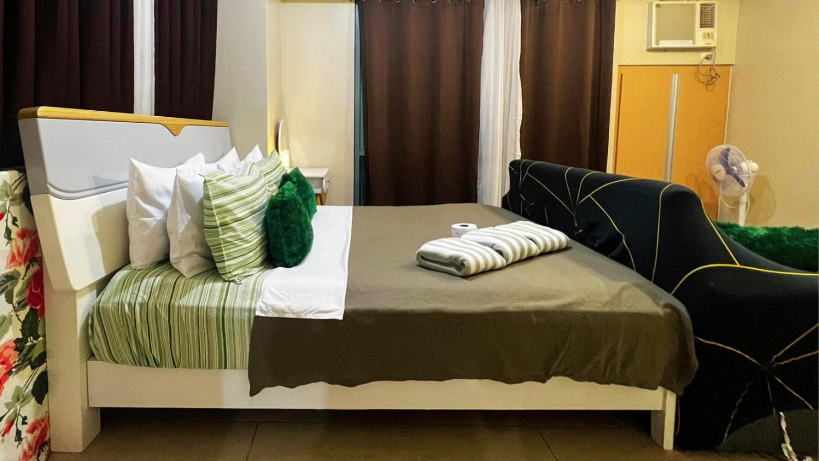 Two Palm Tree Villas Condominium - Studio 8Th Fl With Balcony - Across Terminal 3 Airport Pasay Esterno foto