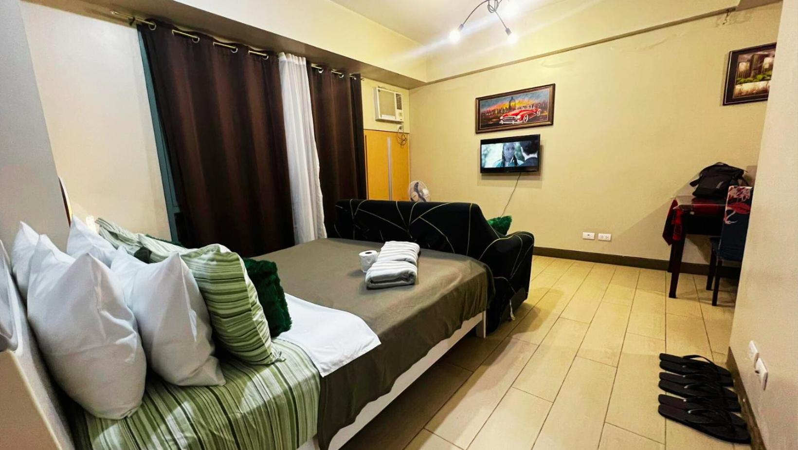 Two Palm Tree Villas Condominium - Studio 8Th Fl With Balcony - Across Terminal 3 Airport Pasay Esterno foto